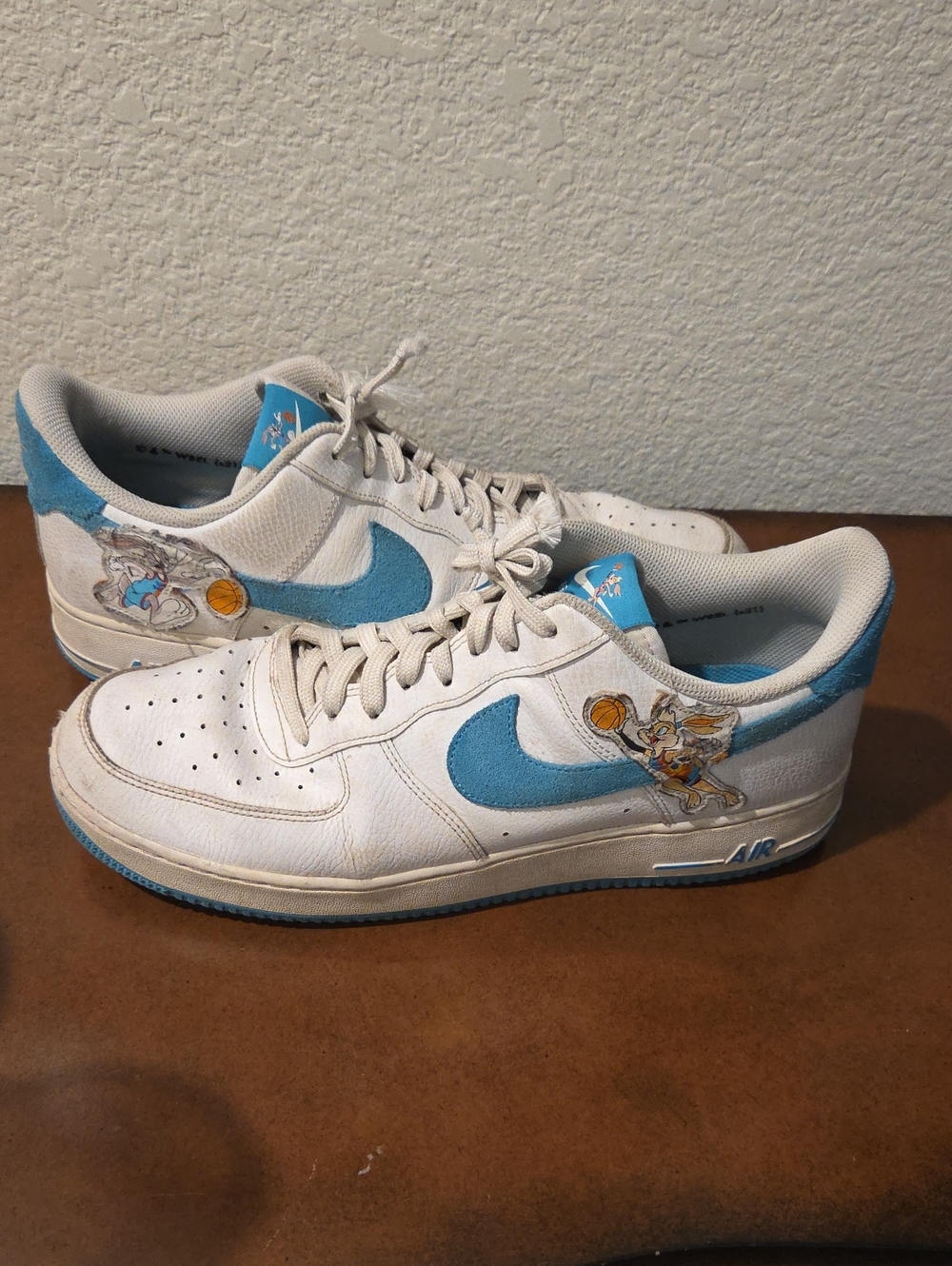 Nike AIR FORCE 1 White and Light Blue Low-Top Sneakers with Cartoon Graphic